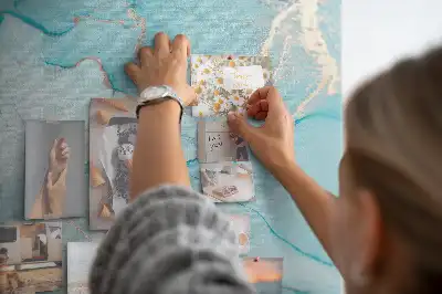 Dekoratívna korková nástenka s mramorovou textúrou