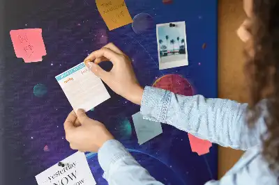 Nástenka s motívom vesmírneho umenia