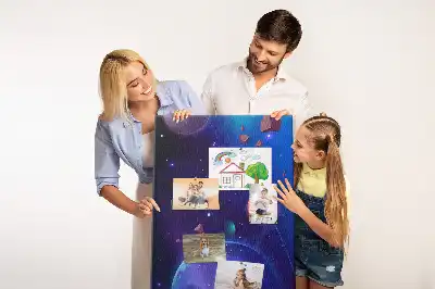 Nástenka s motívom vesmírneho umenia