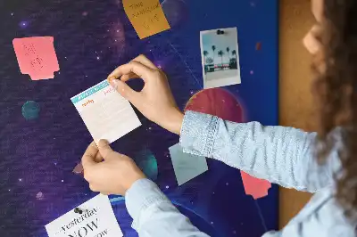 Nástenka s motívom vesmírneho umenia