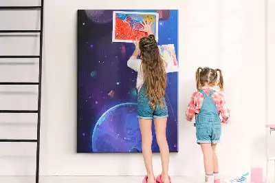 Nástenka s motívom vesmírneho umenia