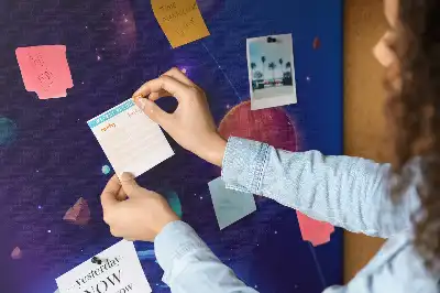 Nástenka s motívom vesmírneho umenia