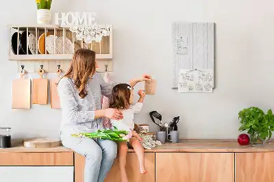 Korková tabuľa v ráme zo surového dreva