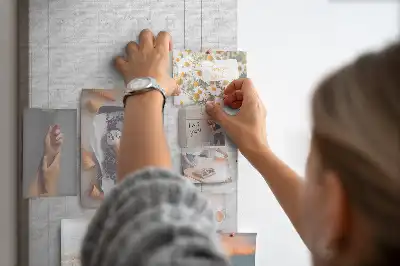 Korková tabuľa v ráme zo surového dreva