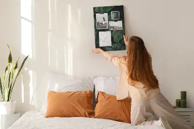 Nástenka s motívom listov džungľovej vegetácie