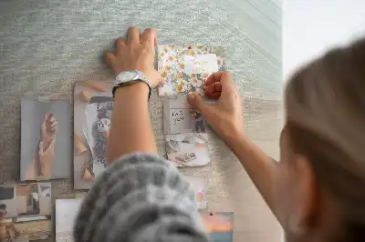 Nástenka so zmiešanou farebnou paletou