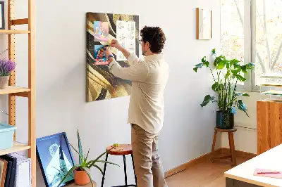 Nástenka s motívom abstraktných čiar