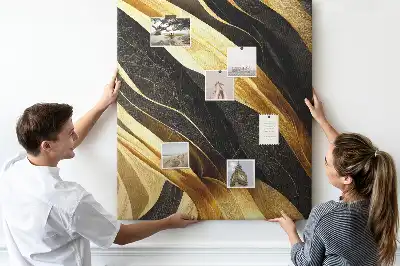 Nástenka s motívom abstraktných čiar