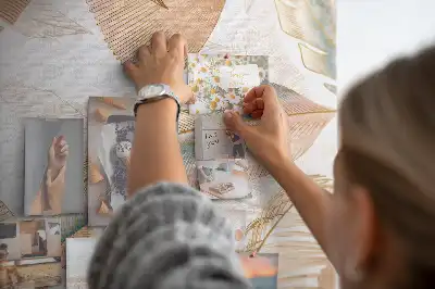 Nástenka s motívom vtáčieho pierka