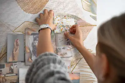 Nástenka s motívom vtáčieho pierka
