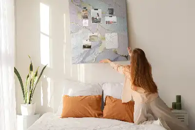 Dekoratívna nástenka s mramorovým motívom