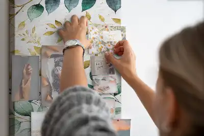 Korková tabuľa s kvetinovým vzorom