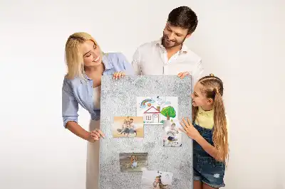 Korková tabuľa s motívom betónovej steny
