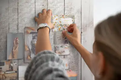 Korková tabuľa s dreveným rámom