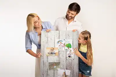 Korková tabuľa s dreveným rámom