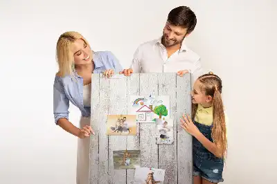 Korková tabuľa s dreveným rámom