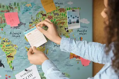 Nástenka do detskej izby Mapa sveta so zvieratami