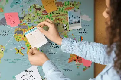 Nástenka do detskej izby Mapa sveta so zvieratami