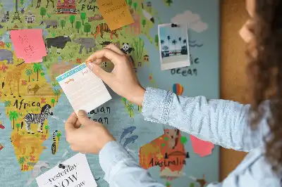 Nástenka do detskej izby Mapa sveta so zvieratami