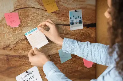 Korková nástenka s textúrou dreva