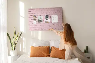 Nástenka do detskej izby s motívom tehlovej steny