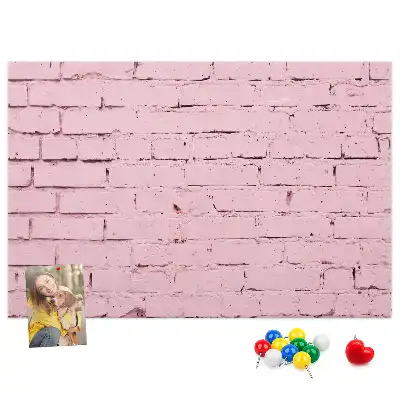 Nástenka do detskej izby s motívom tehlovej steny