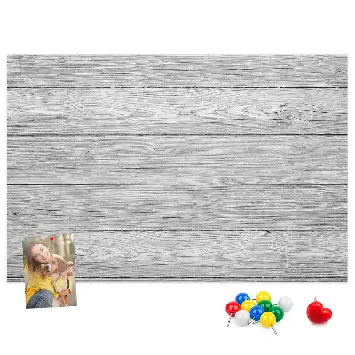 Korková nástenka s drevenými panelmi