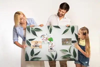 Korková nástenka s rámom z listov