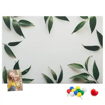 Korková nástenka s rámom z listov
