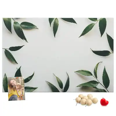 Korková nástenka s rámom z listov