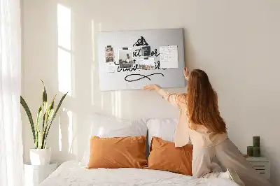 Korková nástenka s motivačným citátom