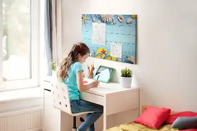 Nástenka do detskej izby s motívom mušlí a plážových prvkov