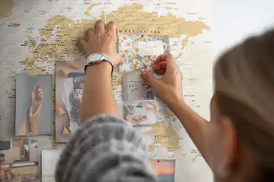Korková nástenka s politickou mapou sveta