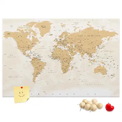 Korková nástenka s politickou mapou sveta