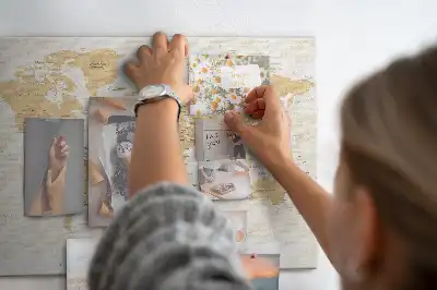 Korková nástenka s politickou mapou sveta