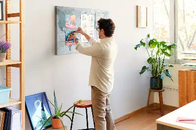 Korková nástenka s mapou sveta