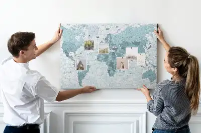 Korková nástenka s mapou sveta