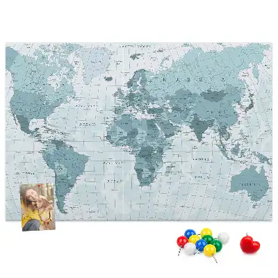 Korková nástenka s mapou sveta
