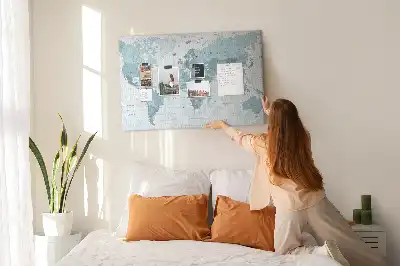 Korková nástenka s mapou sveta