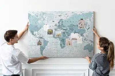 Korková nástenka s mapou sveta