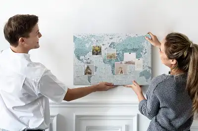 Korková nástenka s mapou sveta
