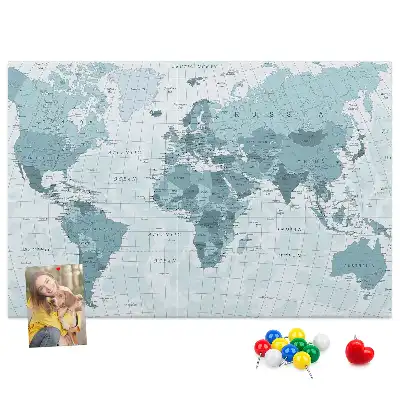 Korková nástenka s mapou sveta