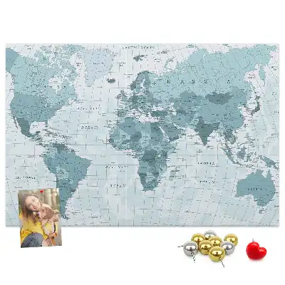 Korková nástenka s mapou sveta