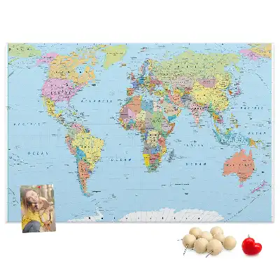 Korková nástenka s mapou sveta