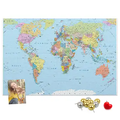 Korková nástenka s mapou sveta