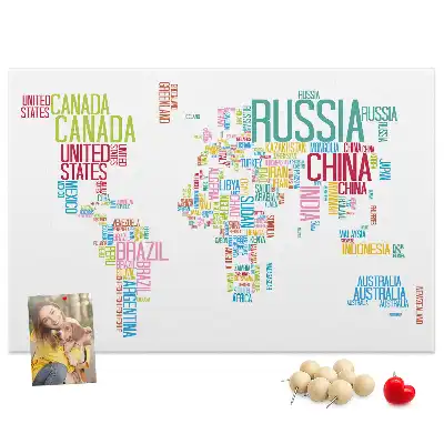 Nástenka do detskej izby s mapou sveta a názvami štátov