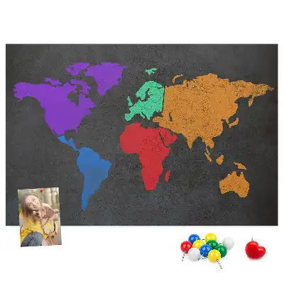 Korková nástenka v tvare kontinentov