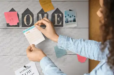 Korková nástenka s textovou dekoráciou Home