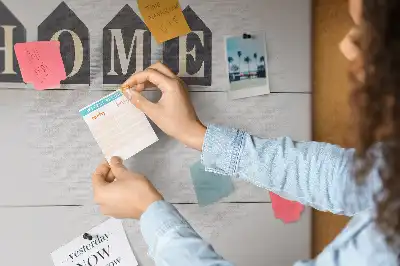 Korková nástenka s textovou dekoráciou Home
