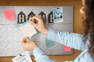 Korková nástenka s textovou dekoráciou Home